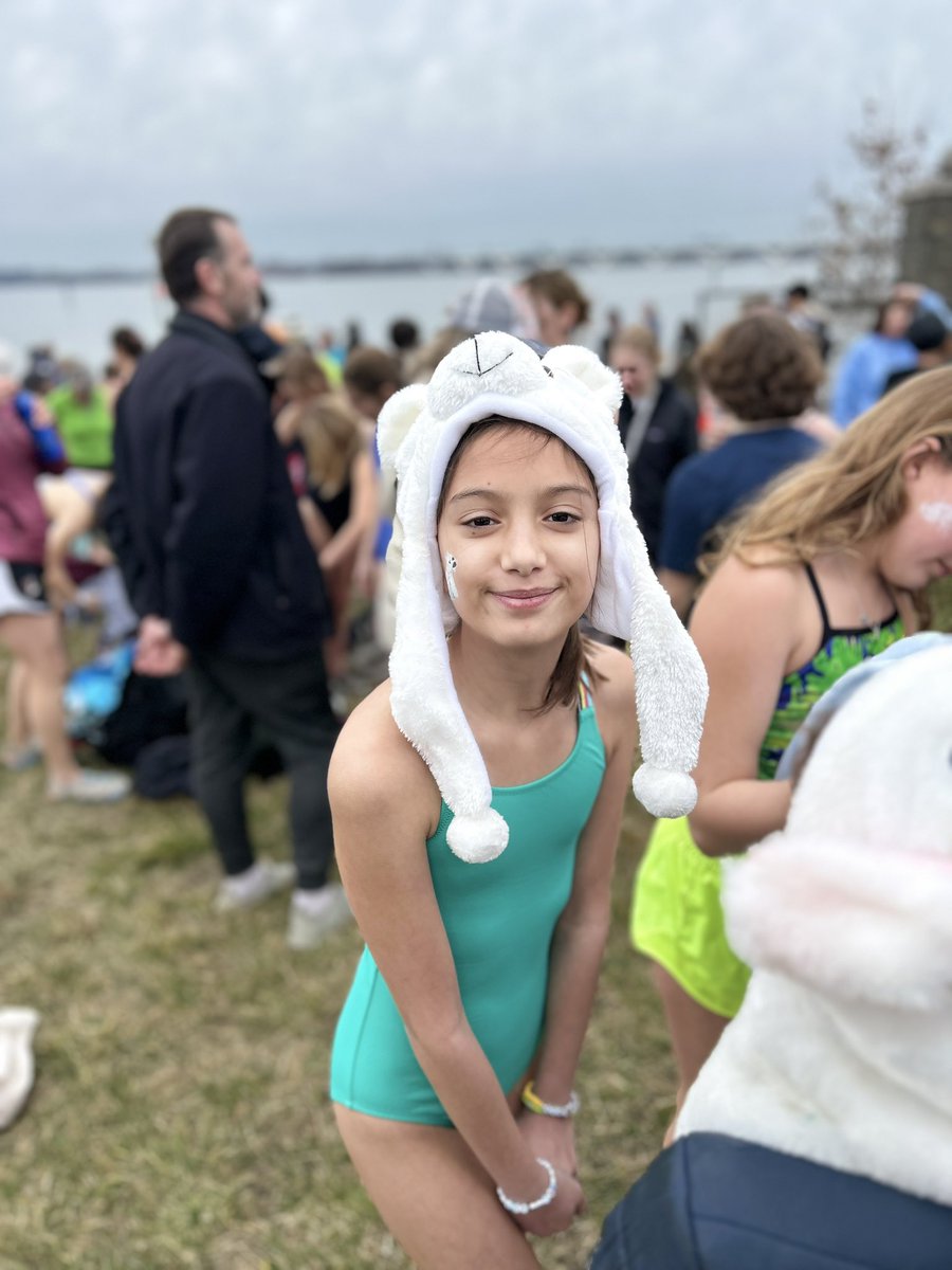 So proud of my daughter and her friends for doing the @CCANActionFund polar plunge today to raise awareness for climate change. The Polar Bearas Tour @taylorswift13 did a great job and braved the cold water. @MikeTidwell4