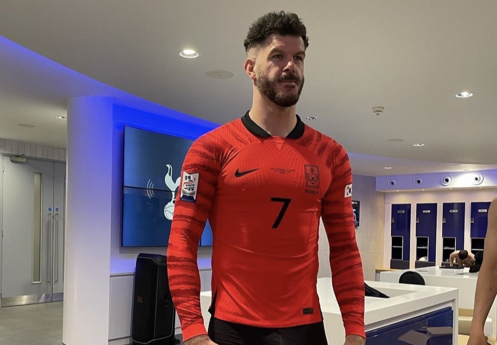 기억을 잃고 처음 유니폼에서 본 이름이 자기이름인줄 알고 사는 터미네이터같음 ㅆㅃ