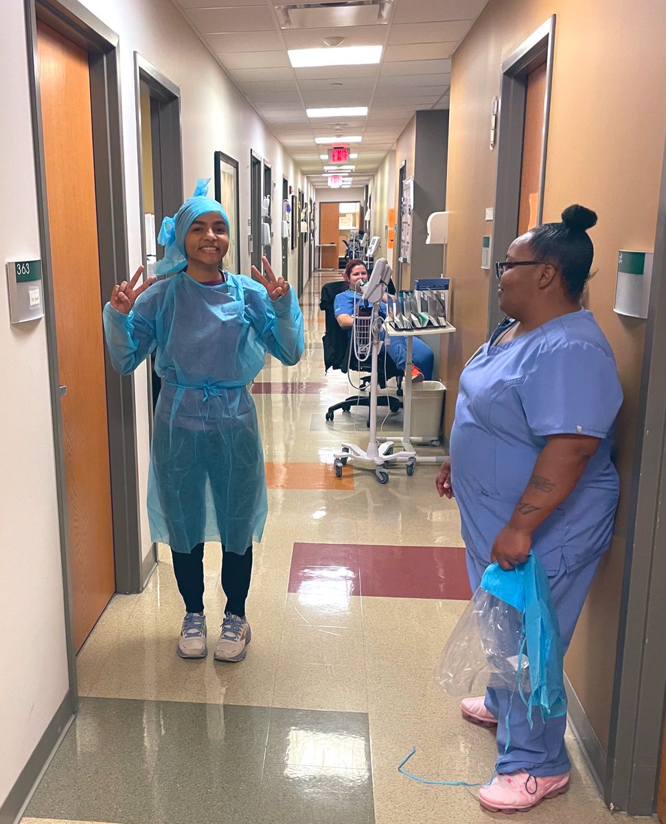 Walked into clinic and saw <a href="/DrashtiPatelMD/">Drashti Patel</a> as such 🤔 IYKYK <a href="/AHNIMres/">AHNIMres</a>