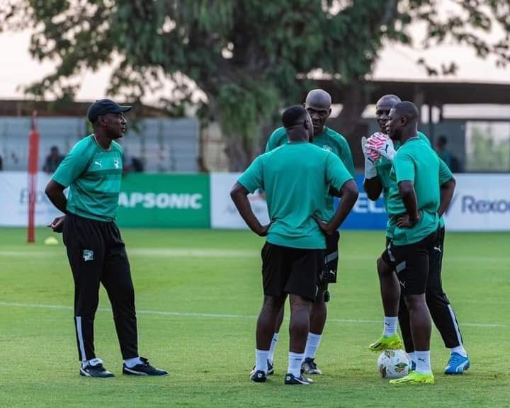 Footci's tweet photo. #InfoCan23🇨🇮  Quelques images de la dernière séance d'entraînement et de préparation des éléphants pour la finale de demain. 

#footci #footballci #Cocan2023 #AFCON2023 https://t.co/fYWNF4ricK