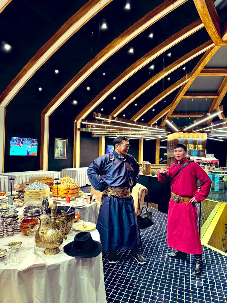 Asashoryu's tweet photo. 良い正月でした。
青い龍年に🐲 https://t.co/6YCVInYbc3