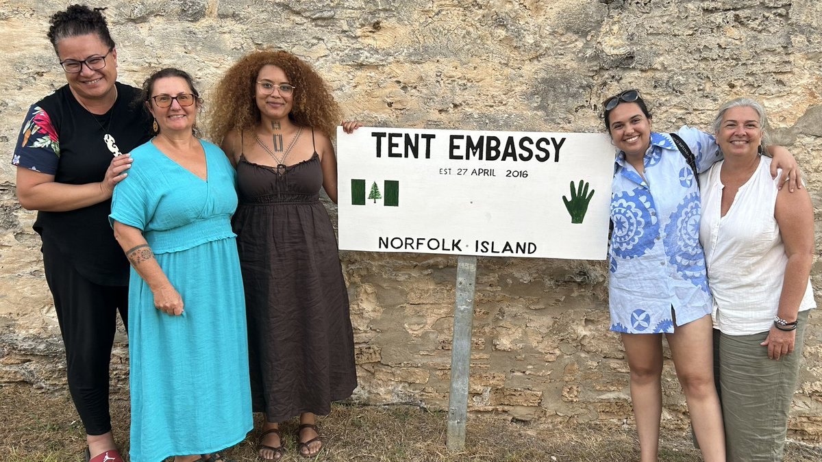 BakicTetei's tweet photo. Grateful to have spent the last week on Norf’k Island visiting and learning from amazing scholar Dr Pauline Reynolds. I am so thankful for the generous support of @IndigStudiesMQ & @IndigFutures who facilitate HDR Study Tours both nationally & internationally 🇳🇫👩🏾💻🎓 https://t.co/k6PTrWNJmv