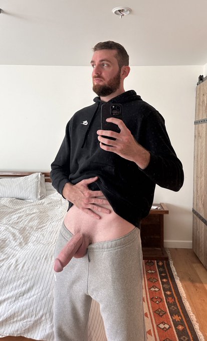 Here&rsquo;s a photo for your phones Lock Screen https://t.co/cjro6Di5lE