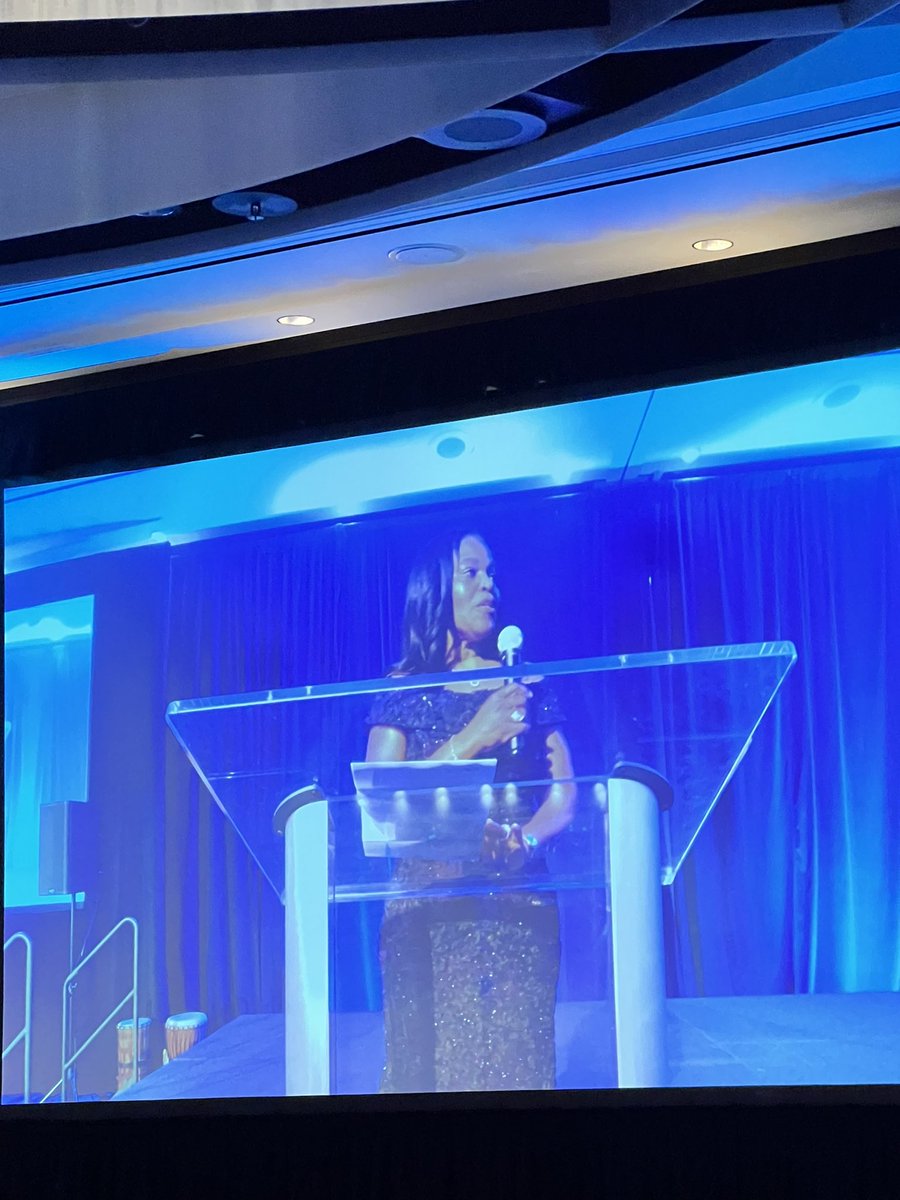 Esteemed @VCdiversityucsf providing special remarks at the 32nd Annual Black Heritage Gala!! @UCSF @UCSFNurse #BlackHistoryMonth #UCSF #Alumni #FNP