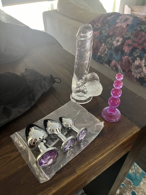 Special delivery 😇 which one shall I use first? https://t.co/cHBkms5fPc<a href="/tag/newprofilepic"class="tags"><span>#newprofilepic</span></a>