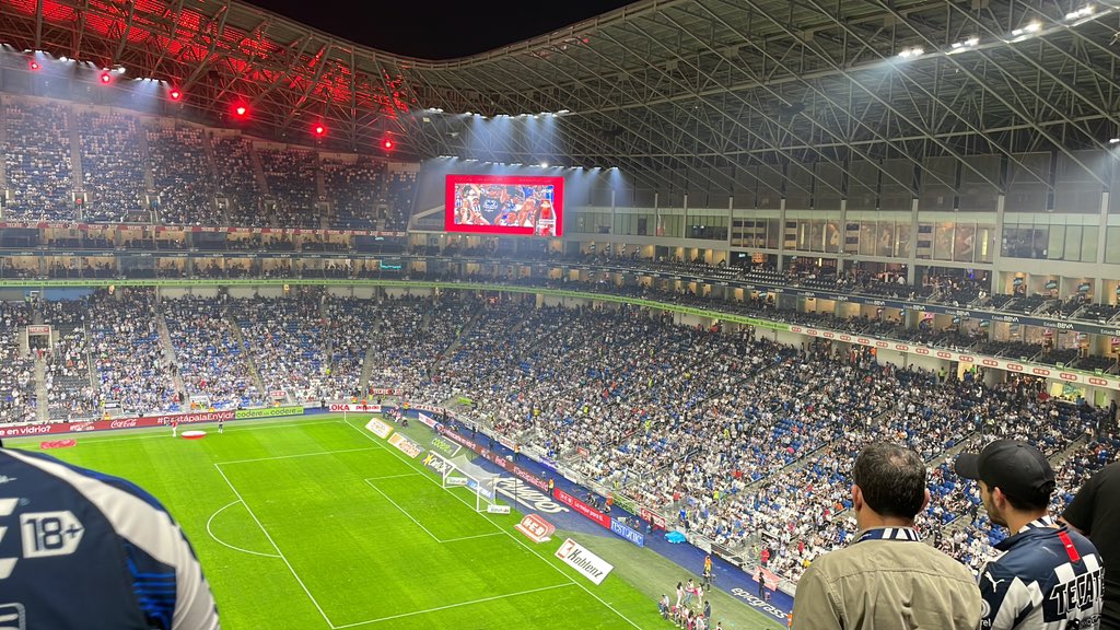 Chaparring's tweet photo. Estoy esperando escuchar a mi compaaaadre @rudo_farias en el estadio de mis rayados, nada más para eso vine https://t.co/mqRGnV22mi