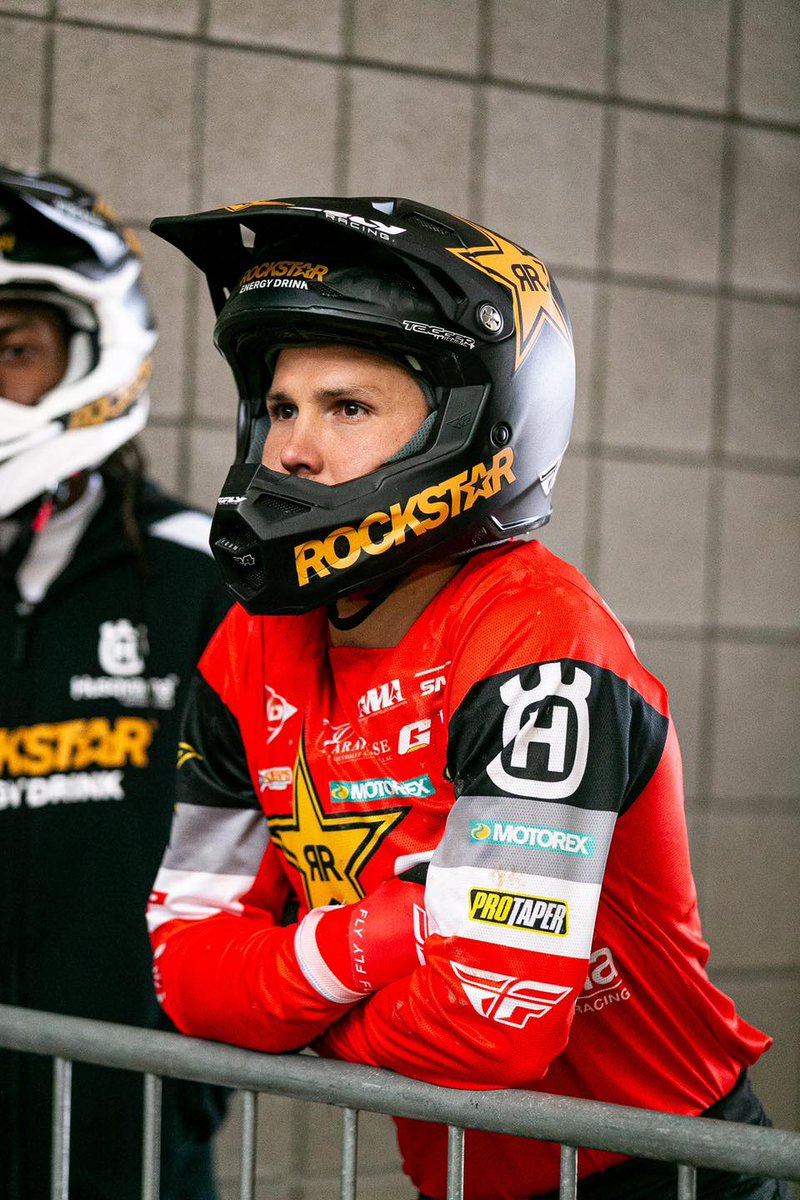 motocrossvice's tweet photo. 🔥🏁RESULTS // Rj Hampshire reigns supreme in the 250 main event. https://t.co/miFrCSbIMZ
#moto #mx #mxgp #mx2 #mxon #amasx #wsx #dirtbikes #supercross #motocross #lawrence #roczen #webb #sexton #tomac #prado #ferrandis #forkner #mxvice
📸@supercrosslive https://t.co/2uo8O7FvM5