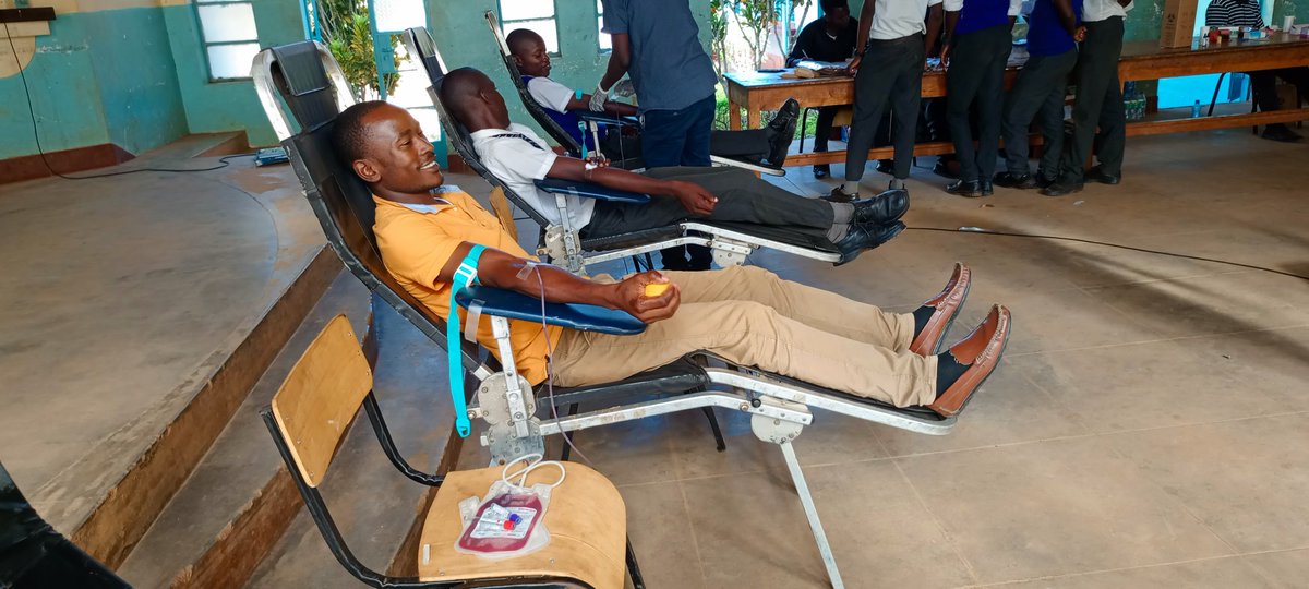 Never tire giving life and so inspiring others to be generous and gift others with love ❤. #GiveBlood #DonateBlood #SaveLife #Heroes4Life @citizentvkenya @StJohnKisii @ksuscouts