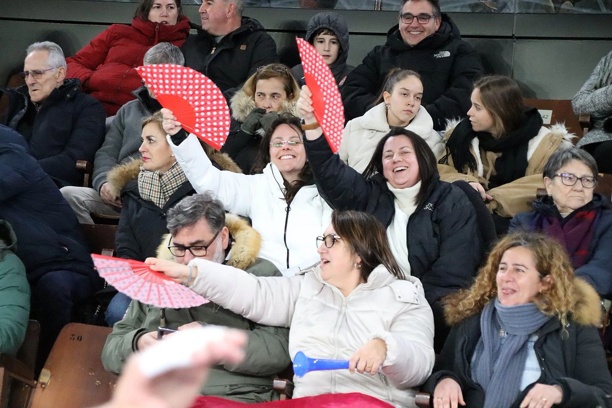 Quién dijo que en el Palacio de Deportes de León hace frío??
💃💃Pura obsesión 💃💃
#AdemarALuchar