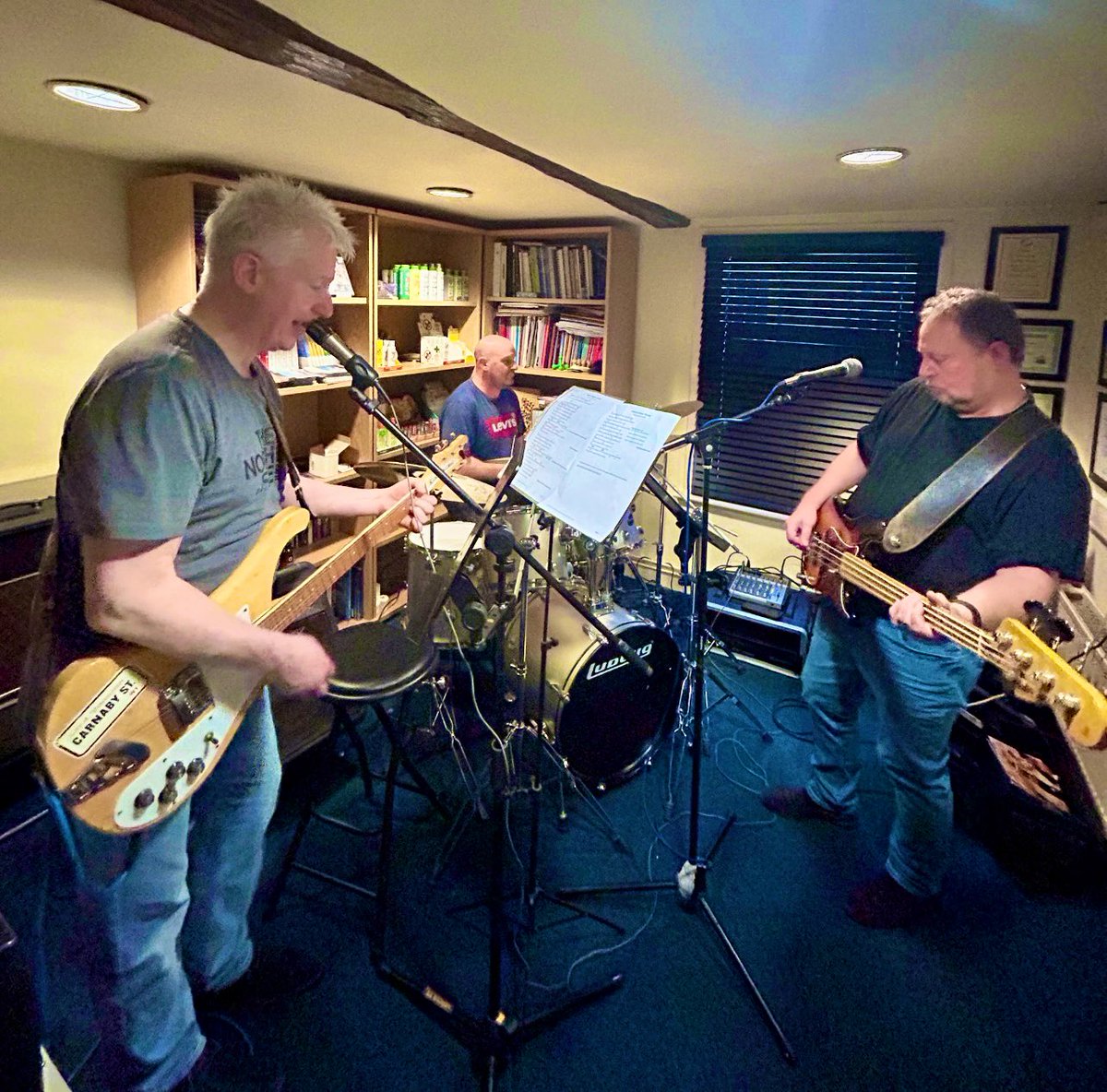 🎯 Well we had a fabulous practice yesterday for our gig @cambjunction on Monday May 6th. Went through 6 songs including our popular 1980s favourite ’Mr Jones’, @TheWho ‘So Sad About Us’, and ‘Thick as Thieves’. Looking forward to the #ModsMayday2024 in Cambridge. 😊👍🎸
