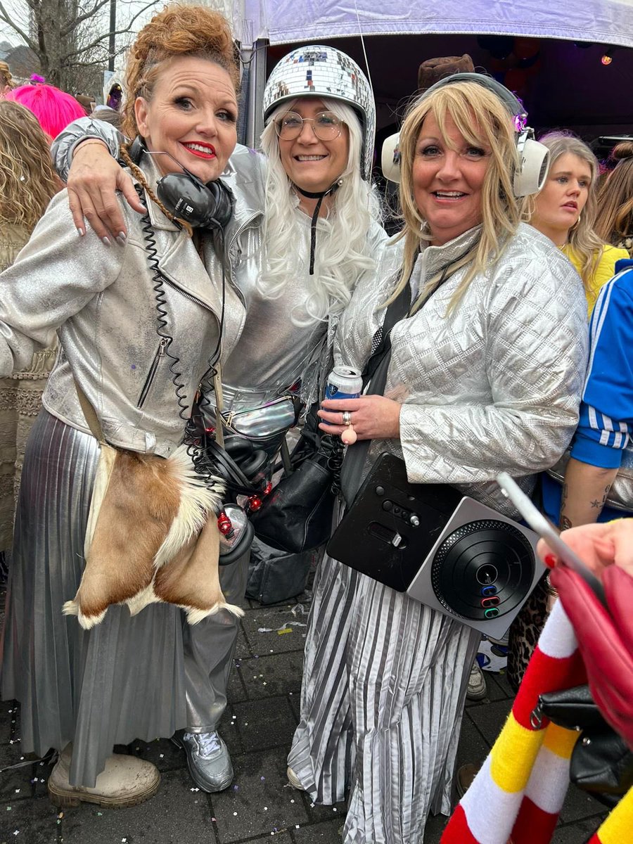 sipperlippen's tweet photo. #Carnaval2024 #silentdisco 🥳 https://t.co/lQka4YzdsZ