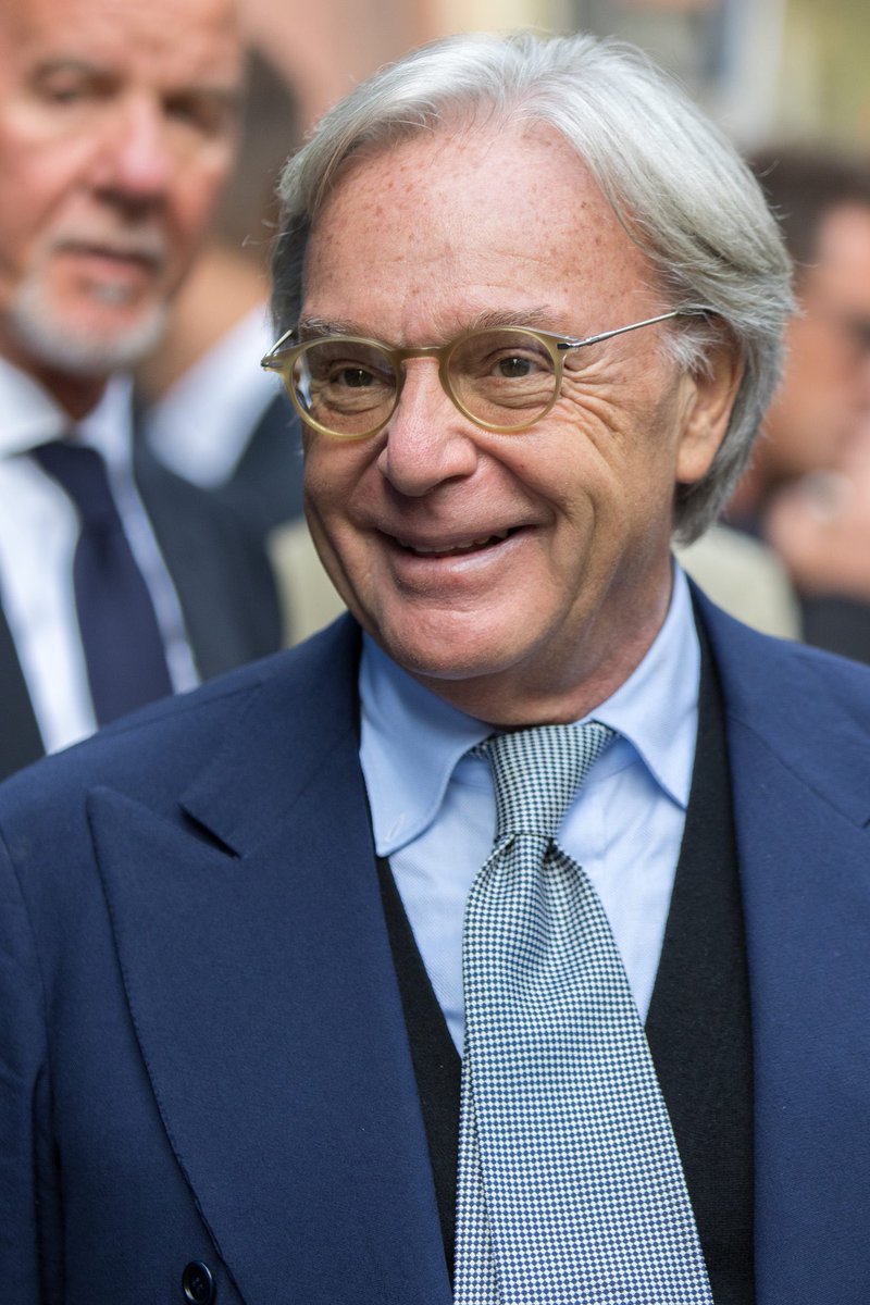 *** Della Valle ci riprova: opa su Tod’s per il delisting con LVMH *** La famiglia Della Valle insieme al fondo LCatterton (LVMH e Bernard Arnault), lancera’ una offerta sul 36% di  Tod’s per ritirare il titolo dalla Borsa. Il prezzo offerto e’ di 43 euro per azione, con un
