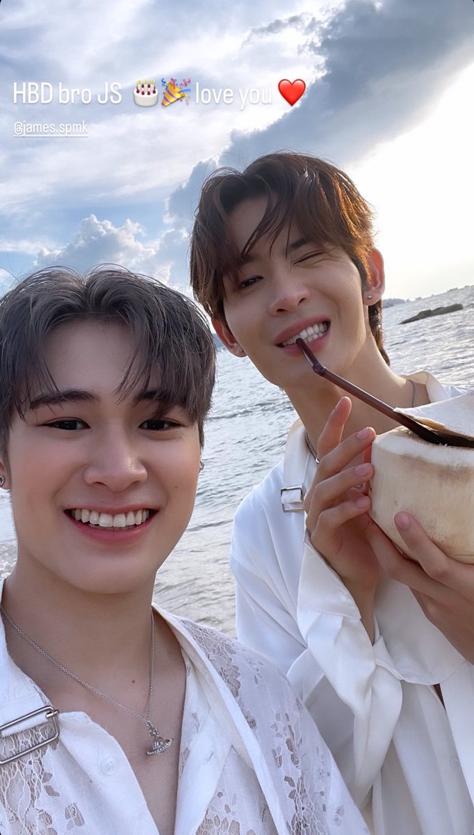 Rithi__MN's tweet photo. I'm so soft for these two brothers, they just so cutee🙈😚
#natasitt #JamesSu #JS25thBD
#HappyJamesSuDay2024 #jamesnat https://t.co/ntHXKBH7df