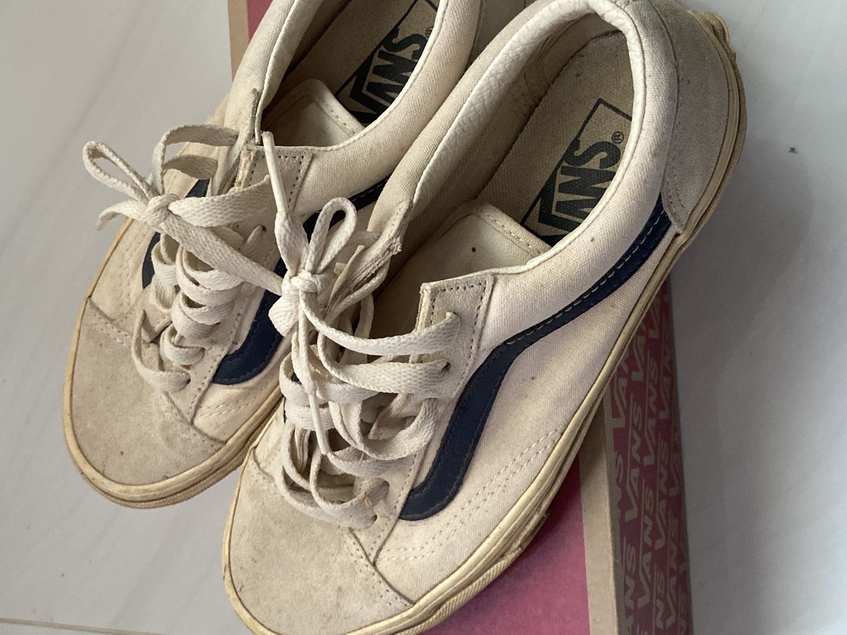 ppuengpii's tweet photo. ส่งต่อรองเท้าคับ vans เก็บไว้นานไม่ค่อยได้ใส่เลย ใส่ไปเดินดินที่มันเละสภาพเลยเป็นงี้ ขัดออกได้สบายมากคับ ไซส์37 23.5เซน ได้มา 2,800 ส่งต่อ 1,600฿ คับ

#ส่งต่อcintage #ส่งต่อรองเท้า #ส่งต่อกระเป๋า #รองเท้ามือสอง #รองเท้ามือสองของแท้ #ส่งต่อเสื้อผ้า https://t.co/8k1MAf0sFS