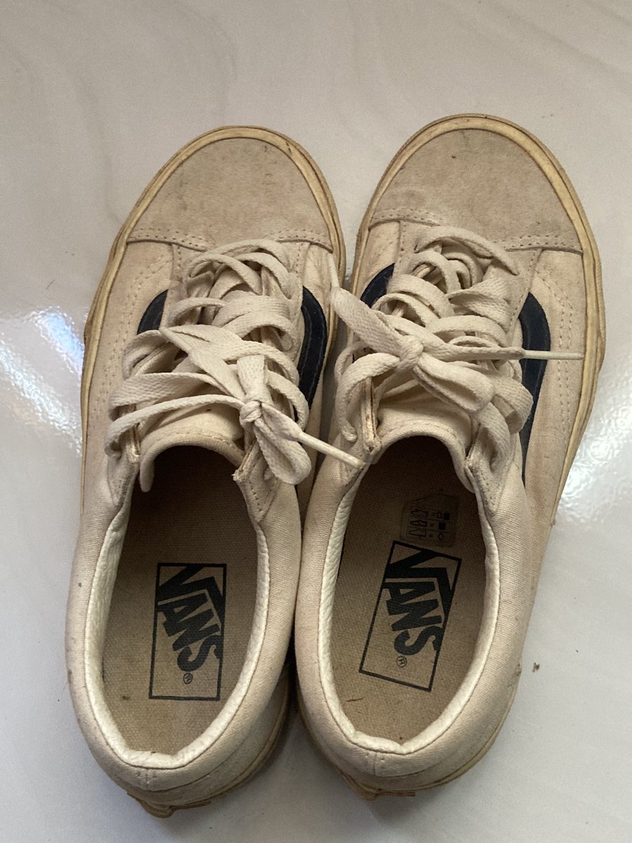 ppuengpii's tweet photo. ส่งต่อรองเท้าคับ vans เก็บไว้นานไม่ค่อยได้ใส่เลย ใส่ไปเดินดินที่มันเละสภาพเลยเป็นงี้ ขัดออกได้สบายมากคับ ไซส์37 23.5เซน ได้มา 2,800 ส่งต่อ 1,600฿ คับ

#ส่งต่อcintage #ส่งต่อรองเท้า #ส่งต่อกระเป๋า #รองเท้ามือสอง #รองเท้ามือสองของแท้ #ส่งต่อเสื้อผ้า https://t.co/8k1MAf0sFS