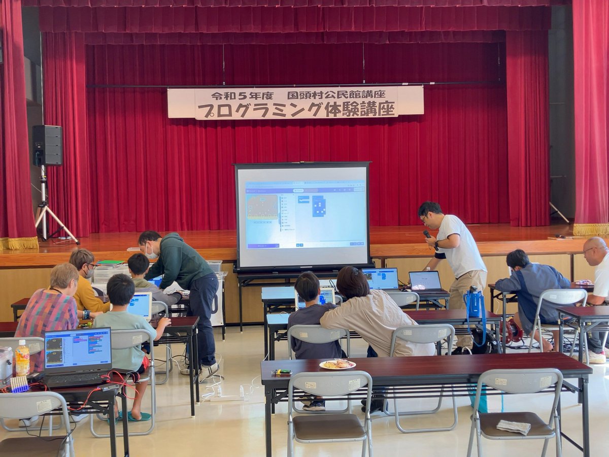 CoderDojoNago's tweet photo. 2024年2月11日、国頭村公民館講座(会場:国頭村民ふれあいセンター、主催:国頭村教育委員会)に講師として参加しました。4人の子どもたちが参加しました。#microbit micro:bit用ワークショップモジュール #GeekServo #レゴ を使って遊び学びました。
https://t.co/4SrFtQrD8S https://t.co/lQ6Knw3C4G