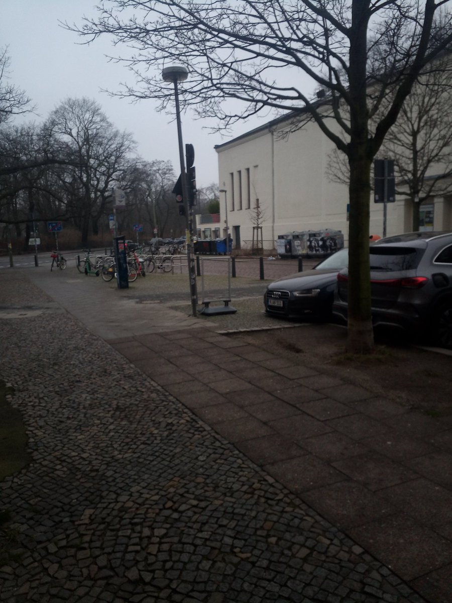 "Ein Latte und keine FDP bitte. "

"Nee ham wa nich"