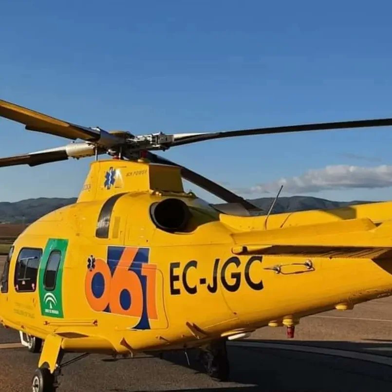 fayusob's tweet photo. PASIÓN por lo que hacemos, las 24 horas del día y los 365 días del año en el Centro de Emergencias Sanitarias 061.
La pasión es eso que nos hace existir, eso que nos motiva a hacer algo, a hacer que pase, a hacerlo bien, a conseguir ese detalle que nadie ve, ese deseo de hacer, ese sentido de pertenencia que tenemos por algo, eso es la pasión. Si lo que haces no te apasiona no tiene ningún sentido, no lo vas a hacer bien. Si lo que te apasiona es insólito, más insólito es que NO lo hagas. La pasión, cuando se siente y se descubre, es irremediable, nadie puede con ella.