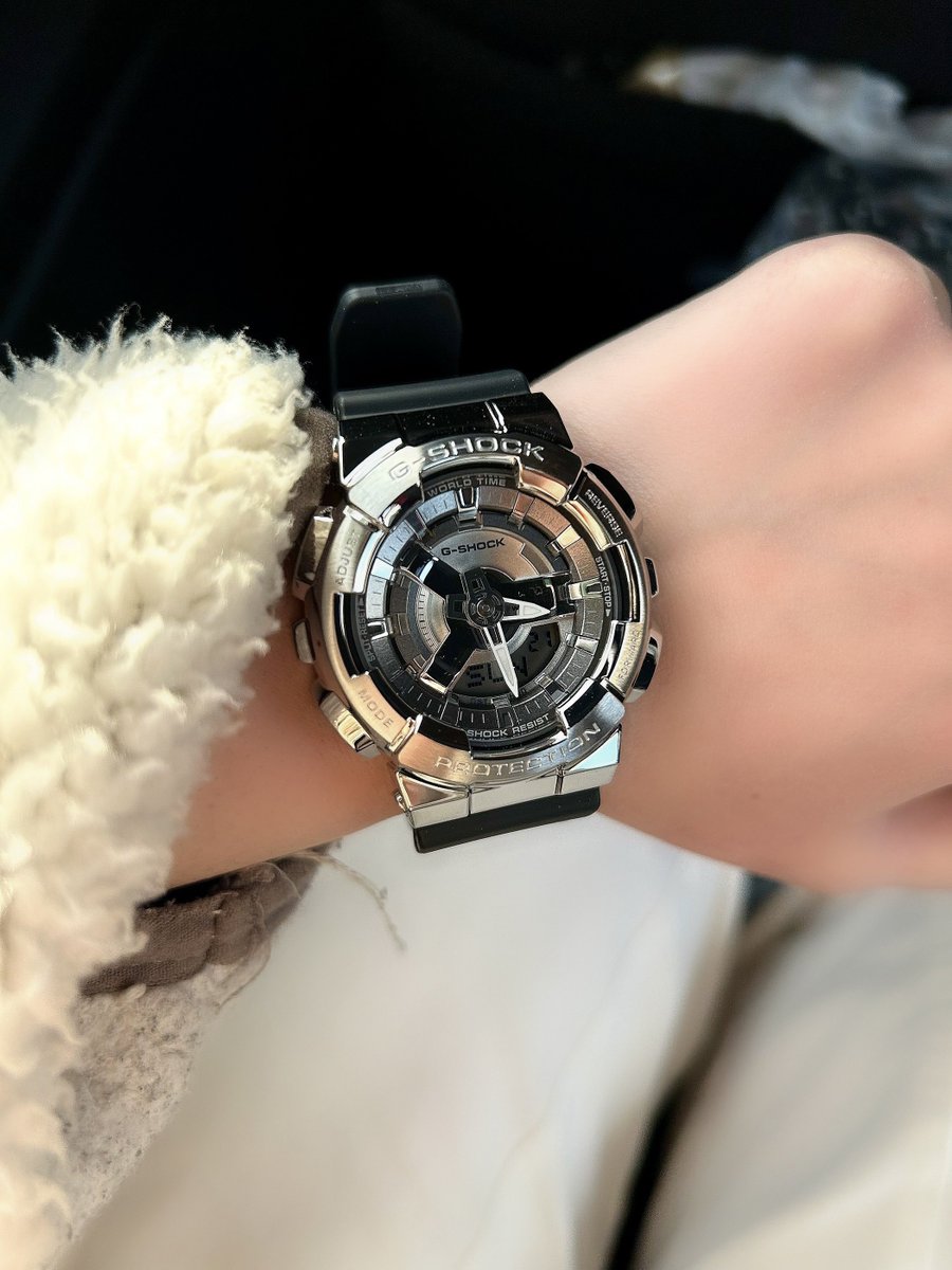 R44Yk9's tweet image. 早いけどホワイトデーで買ってくれた⌚︎✨

一目惚れして前から欲しい欲しいゆーてた
silverカラーのG-SHOCK🥹💙

本当に嬉しい😹✨✨
ありがとう大好き~😘💙

#GSHOCK #babyG #silvercolor
