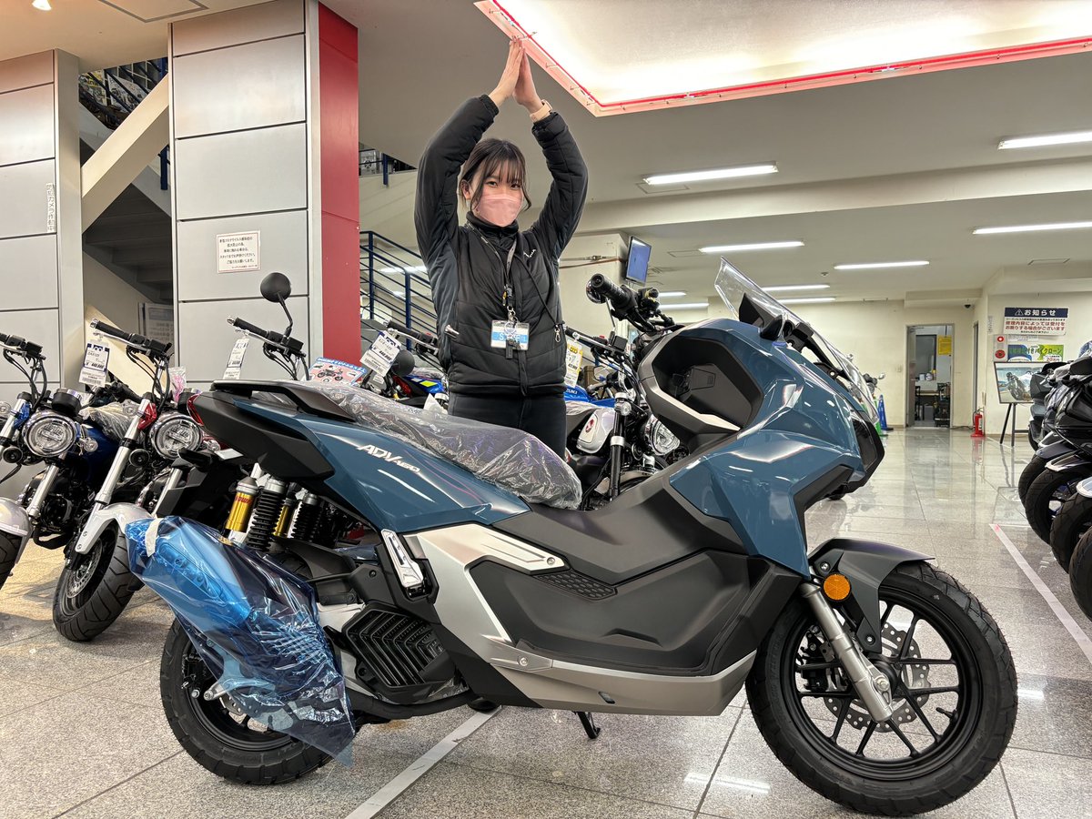 先日、ADV160の新色「パールボスポラスブルー」が入荷いたしました