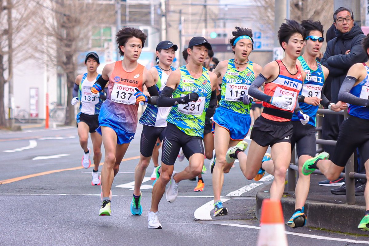 ayaka_ekiden's tweet photo. #実業団ハーフ
・櫛田佳希 選手(NTT西日本) 1:02:03
・下條乃將 選手(NDソフト) 1:02:29
同い年のお2人が並走してた🥹💜 https://t.co/30HDN8HKee