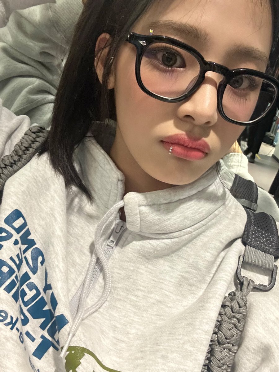 #뉴진스 #NewJeans #민지 #Minji

Yo~ 버니즈🐰좋은 하루 보내고 있나요🤭??
다들 맛있는 음식 먹고 푹 쉬었길 바라요💗
그리고 좋은 하루 보냈길!! 저는 힐링 목욕하고 있어요오🫧ㅎㅎ