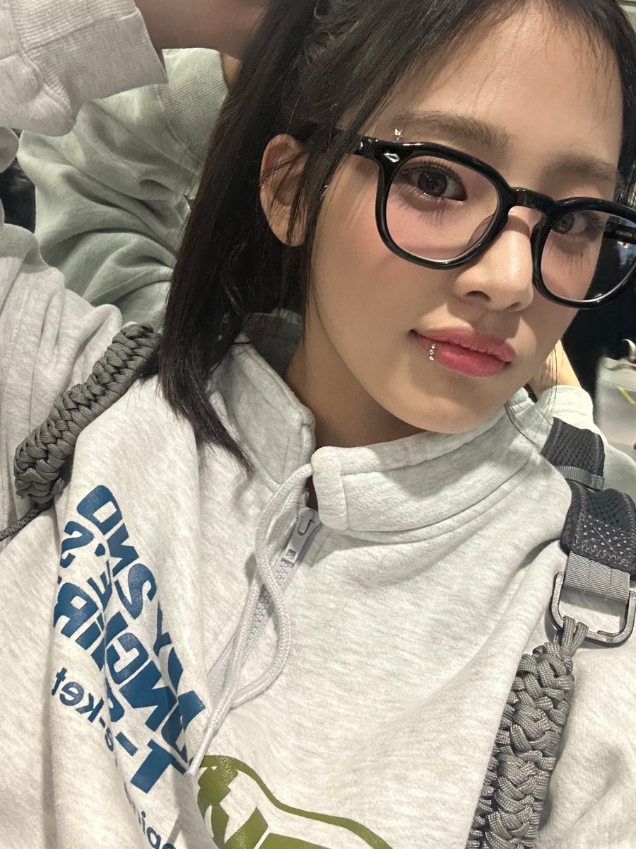 NewJeans_twt's tweet photo. #뉴진스 #NewJeans #민지 #Minji

Yo~ 버니즈🐰좋은 하루 보내고 있나요🤭??
다들 맛있는 음식 먹고 푹 쉬었길 바라요💗
그리고 좋은 하루 보냈길!! 저는 힐링 목욕하고 있어요오🫧ㅎㅎ https://t.co/Z1xKOjFxHN