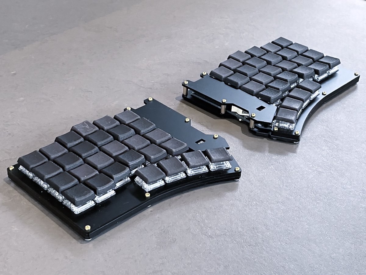 takashicompany's tweet photo. 0.8u 6列5行

Keyboard: #miniDivideMAX
Switch: Kailh Choc v1 Crystal Silver
Keycap: #Zero8SlimFit
#KEEB_PD #KEEB_PD_R184 #自作キーボード #MechanicalKeyboard https://t.co/rYVYI8YeJl
