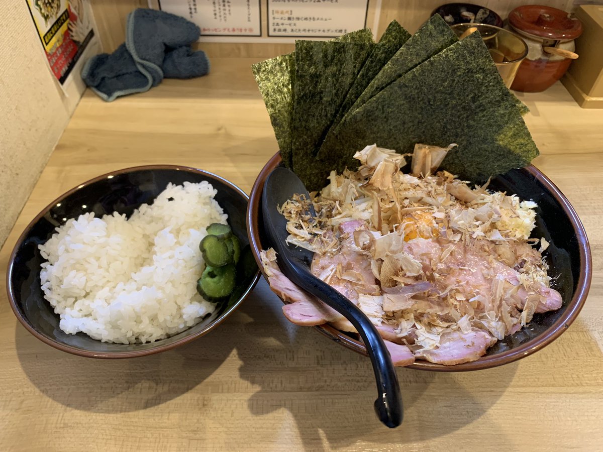 nkmt_sts's tweet photo. 2/10
汁なし魚流🐟
いつも通りラーメン食べようと食券買おうとしたら、魚流が目に入って、即汁なし流購入〜

今まであんまり汁なし食べてこんかったねんけど、めちゃくちゃうまいし、ハマりそう笑
他の汁なし流も食べてみたいし、トッピング次第でもっとうまくなりそうやな😆
#三代目あくた川 https://t.co/d7i7v9kSt3