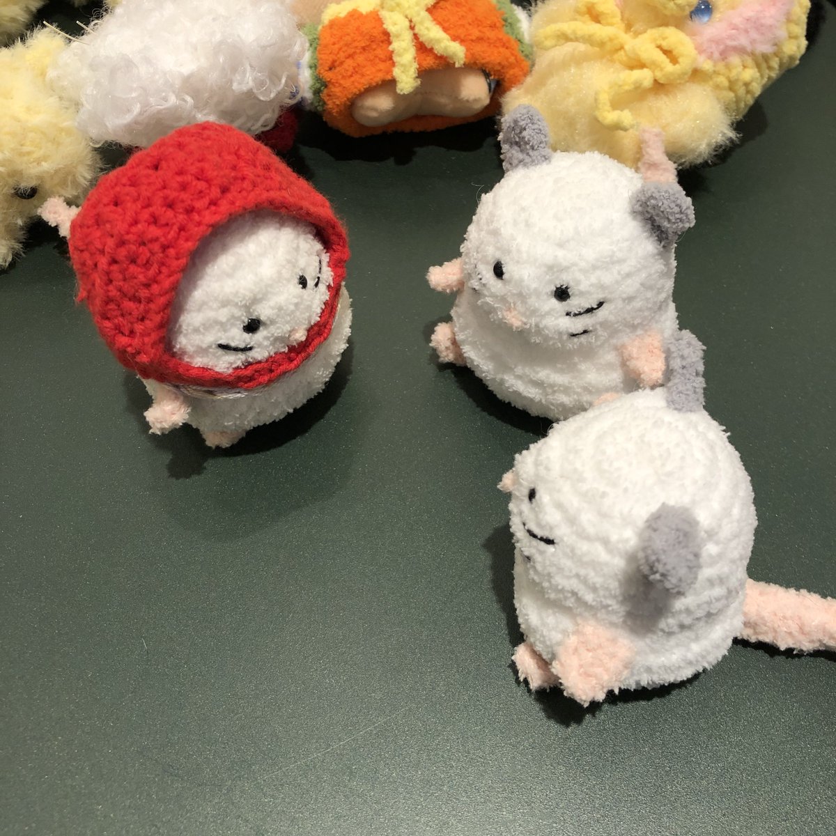 오늘 이렇게 모이자고 한 이유는 명절 음식을 훔치기 위해서다.