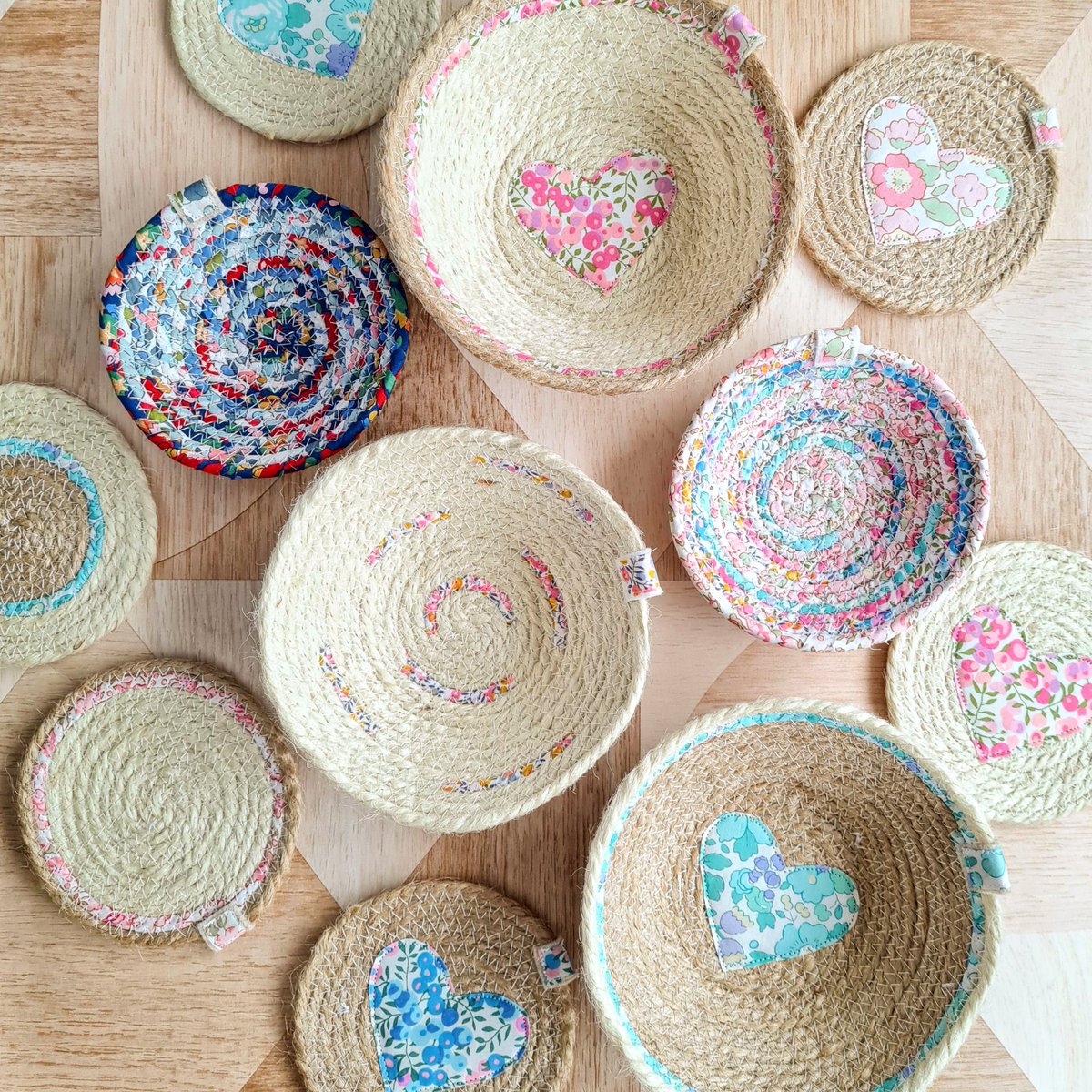Handmade rope baskets, coasters & trinket bowls made from sustainable jute rope with pretty Liberty fabric trim #UKGiftHour #UKGiftAM #handmade #basket #homedecor #giftideas