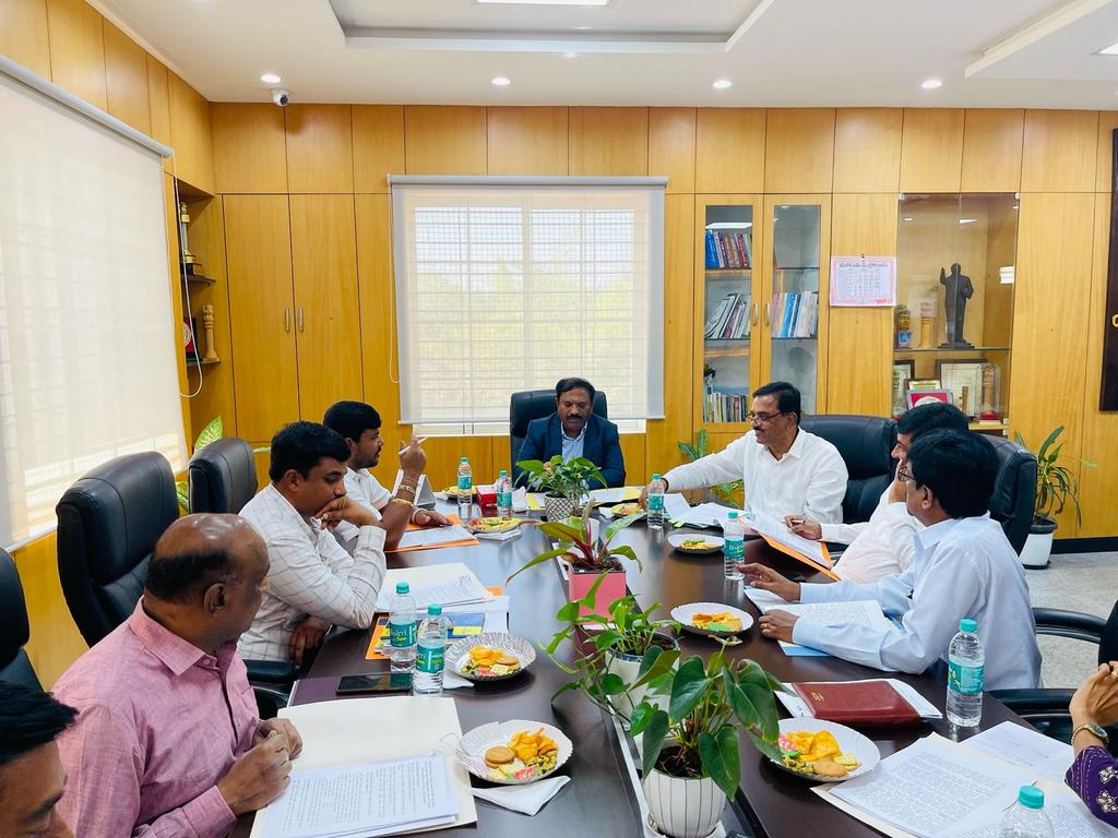 kothurmanjunath's tweet photo. Participated in the General Committee Meeting of Kolar Urban Development Authority.
On this Occasion @depcomkolar
#mlcanilkumar
and concerned officials were present on this occasion. https://t.co/IePj47oykh