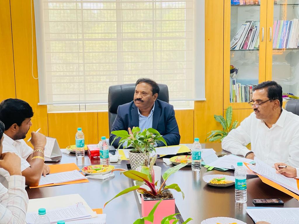 kothurmanjunath's tweet photo. Participated in the General Committee Meeting of Kolar Urban Development Authority.
On this Occasion @depcomkolar
#mlcanilkumar
and concerned officials were present on this occasion. https://t.co/IePj47oykh