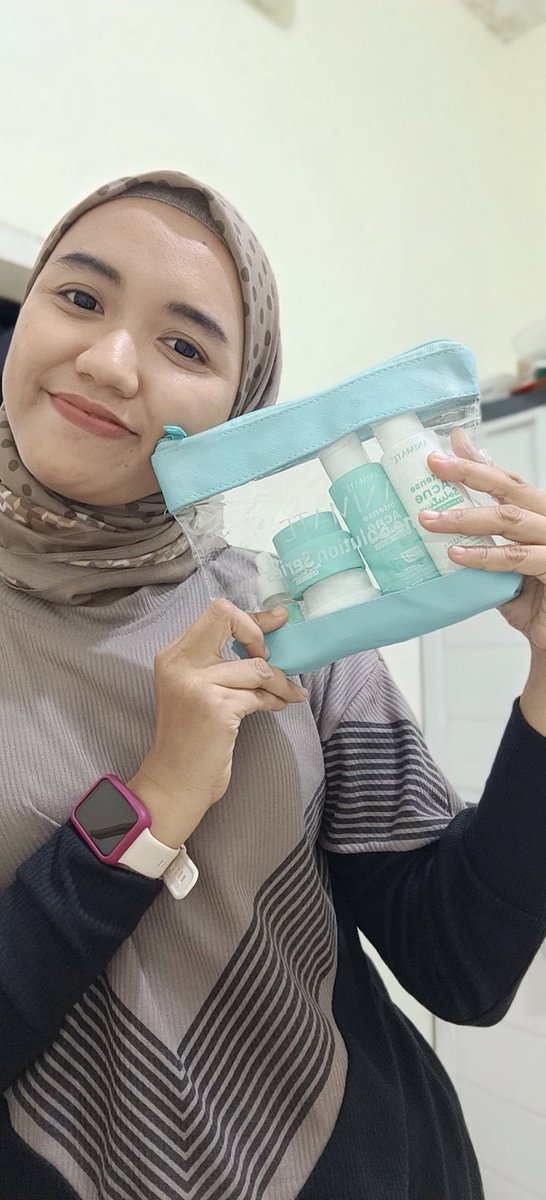 sithasumintenn's tweet photo. Rekomendasi skincare acne yg ga bikin kantong bolong! Animate acne series juara nya 😍
#hidupkancantikmu #cantikgaharusmahal #bedamasalahbedasolusi #animate https://t.co/o8a51w5Dpp