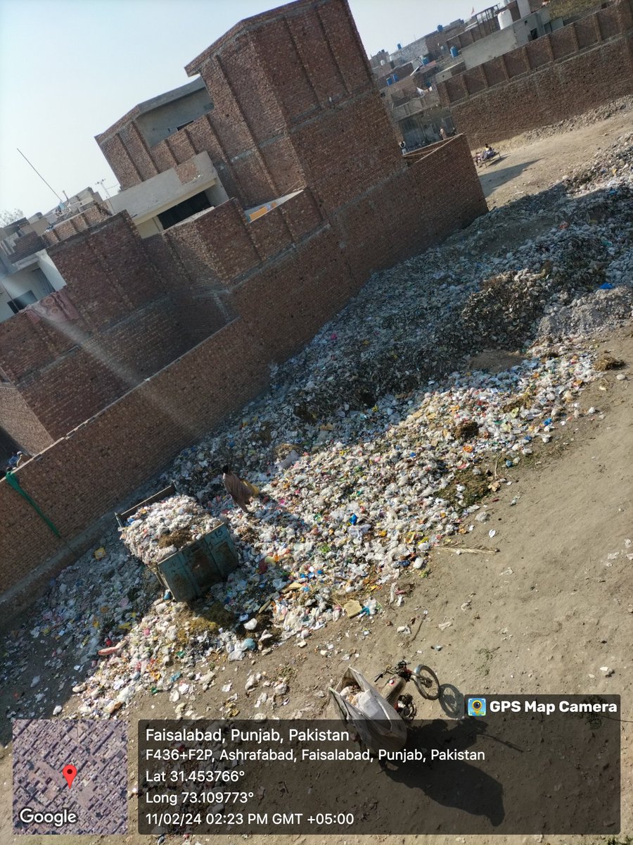 ammar7320's tweet photo. @fwmc1139 @CS_Punjab @DCFaisalabad @GovtofPunjabPK @SMUReforms @lgcddpunjab @lgcdpunjab محترم اس مقام کی صفائی کبھی مکمل طور پر نہیں ہو سکی۔
بلکہ اس میں ہر دن اصافہ ہورہا ہے۔
مشینری کچھ عرصہ بعد آتی ہے۔کچرا اکٹھا کر کے دیوار کے ساتھ لگا دیتی ہےیا بہت کم اٹھا لیتی ہے۔
علاقہ میں کچرا زیادہ اکٹھا کیا جاتا ہے جس وجہ سے کنٹینر ہر وقت بھرا رہتا ہے۔ںقیہ نیچے ہی پڑا رہتا ہے https://t.co/amcyY6sWv5