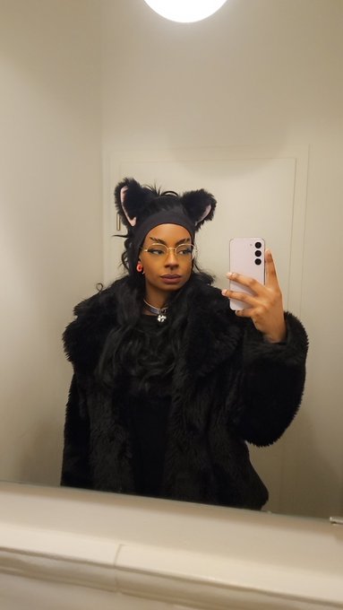 Goodmorning, queens and pets 💕 how has your weekend been so far? Because mine has been exceptionally