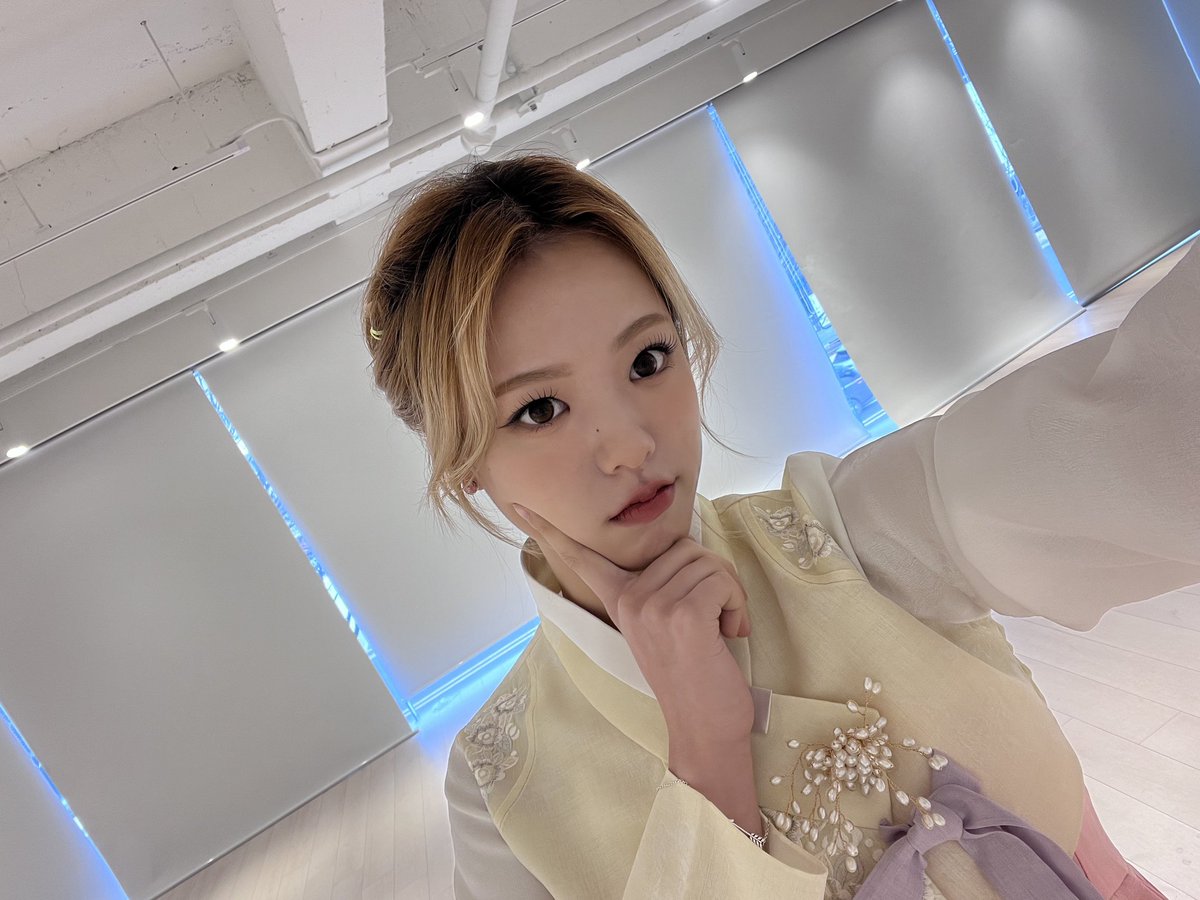 Lapillus_twt's tweet image. 新年快乐！ 恭喜发财！ 红包拿来！ 🎉

#Lapillus #라필루스 #Yue #유에