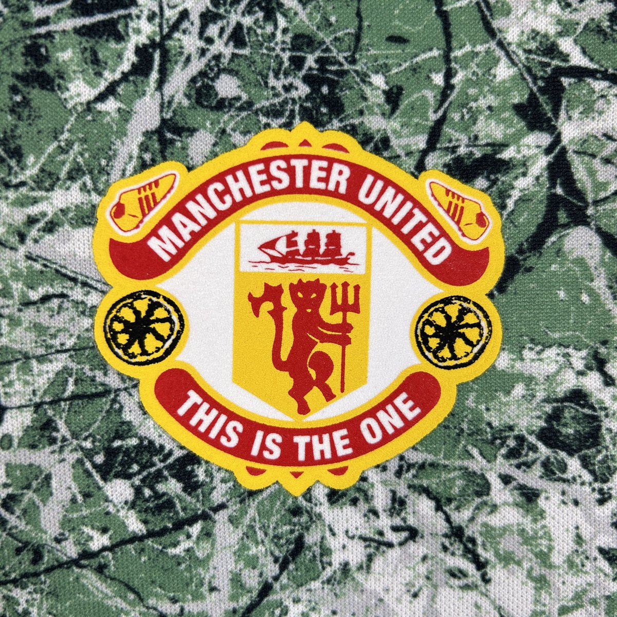 Sunday giveaway! Here’s your chance to win the new Stone Roses x MUFC shirt (medium) To enter 1, Follow 2, Like or RT 3, Comment with your favourite Stone Roses song To win One winner will be picked at random from someone with the same favourite Stone Roses song as me…