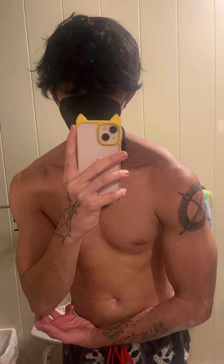 Ac3_twit's tweet photo. I need a workout partner, maybe somebody to do cardio with? #nsfw #nsfwtwt  #nsfw_acc #18plus #mask #thirst #thirsttrap https://t.co/ioNIqKp29w