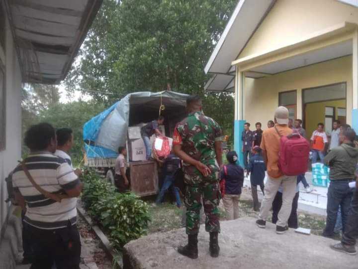 purnayata34630's tweet image. Babinsa Serda Melkisua Bersinergi dengan Kapolsek Kuanfatu dalam Pengamanan Distribusi Logistik Pemilu

#kodim 1621/TTS#