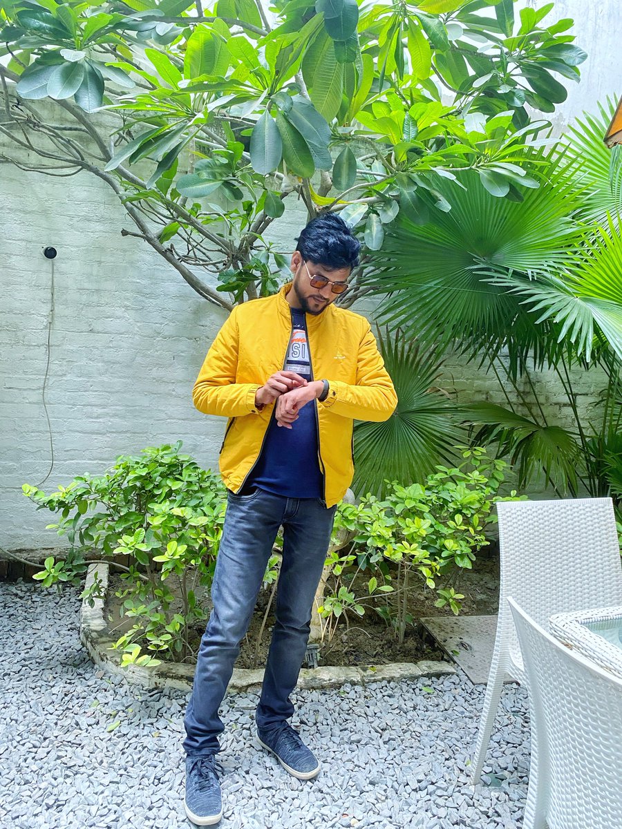 Notice the people who make an effort to stay in your life. 

#morningmotivation #qoutesoftheday #behindtheyellowdoor