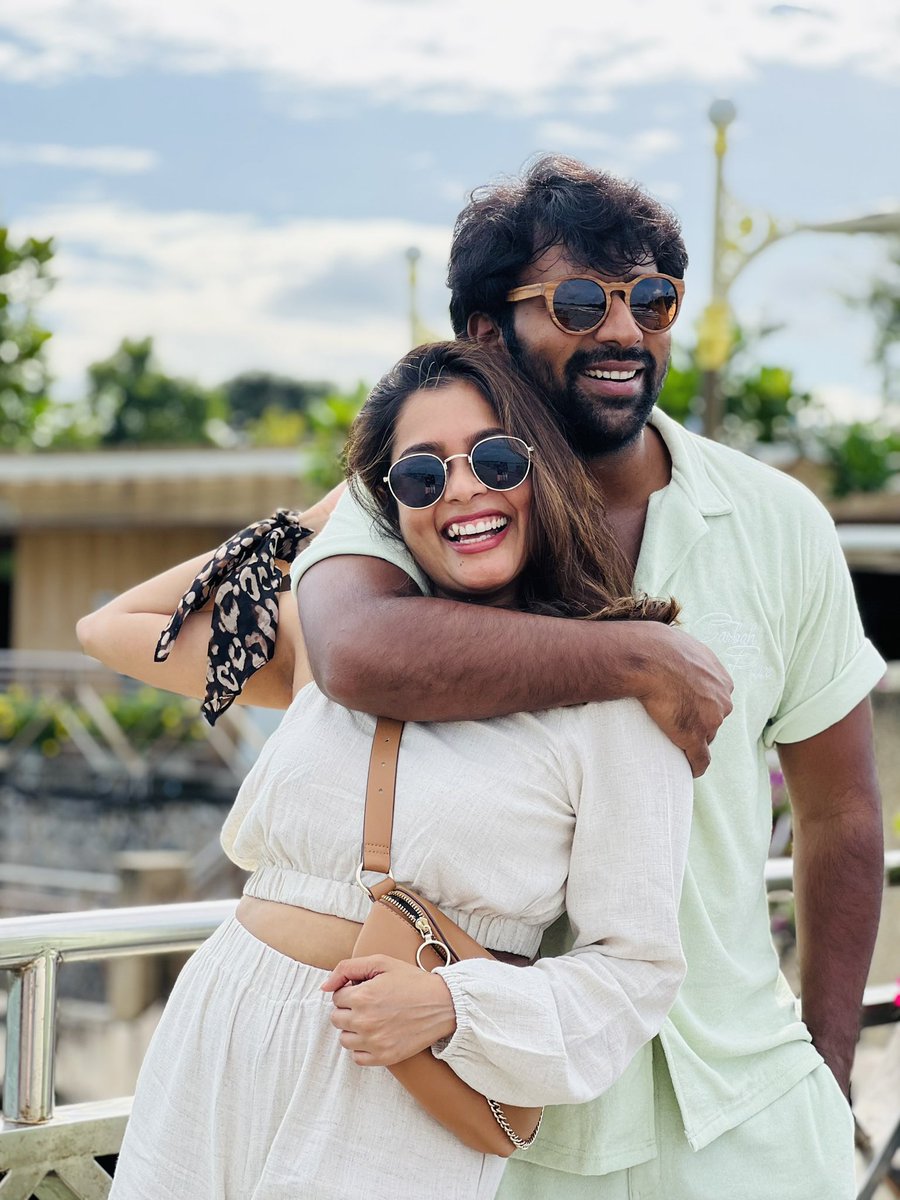 The first time I met her, I knew I was going to love her forever ❤️🥰 Happy bday to the woman who makes everyone around her better 😘 Kiki ❤️ #HappyBdayKiki @KikiVijay