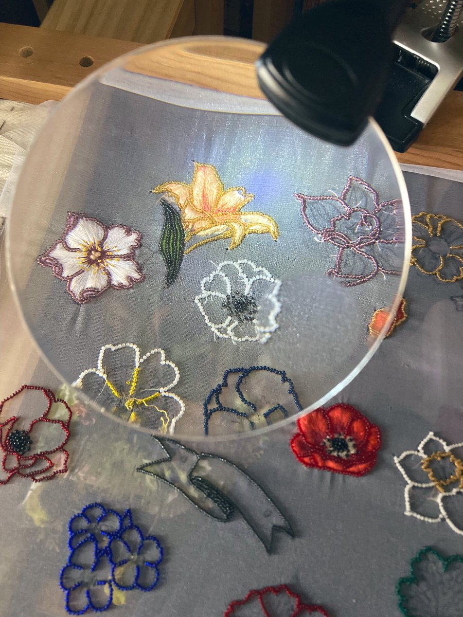 刺繍の合間にラジオ体操
姿勢が悪くて固まった身体をリセットしてます
第一第二　間に首の運動も入れる派です