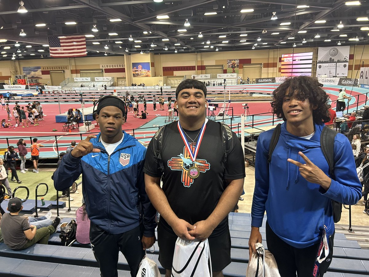 Had a great time this weekend at the Great Southwest Indoor Meet! My young fellas performed great for their first indoor meet, more work to do though!⚔️ #300Spartans

Shawn Pereira
60m - 7.23

Ezequiel Delgado 
Shot Put - 46” 1 🥇

Jaylen Gillis 
60m - 7.10
200m - 22.41