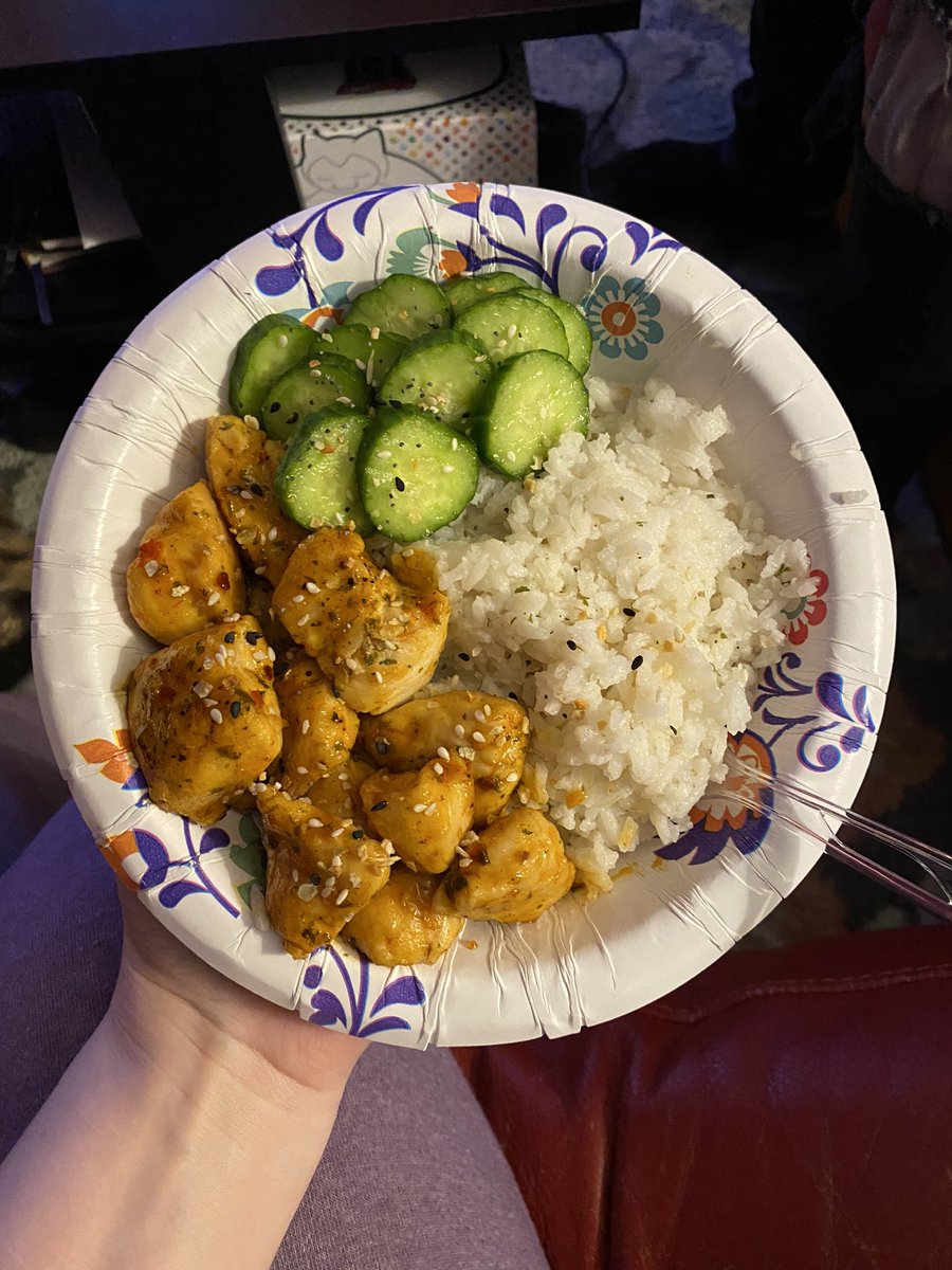 get_sewned's tweet photo. Sweet Thai chili chicken and rice for dinner with apple crisp and cool whip for dessert 🍎😋 https://t.co/KYbkHRuGqH