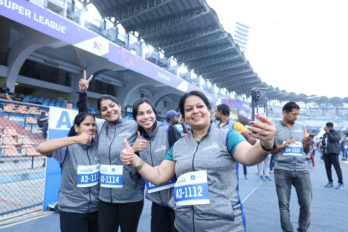 bajajlife_in's tweet photo. We extend our heartfelt gratitude to Bengaluru for their overwhelming energy, as we joined hands to thank the REAL ACES
#GuinnessWorldRecords #4thTimeInARow  #ISRO #Plankathon #LifeGoalsDone #FitterIndia Bajaj Allianz Life Insurance Co. Ltd.T&amp;C Apply. Ad code: BJAZ-OT-EC-05570/24 https://t.co/ClQNf0TQjt