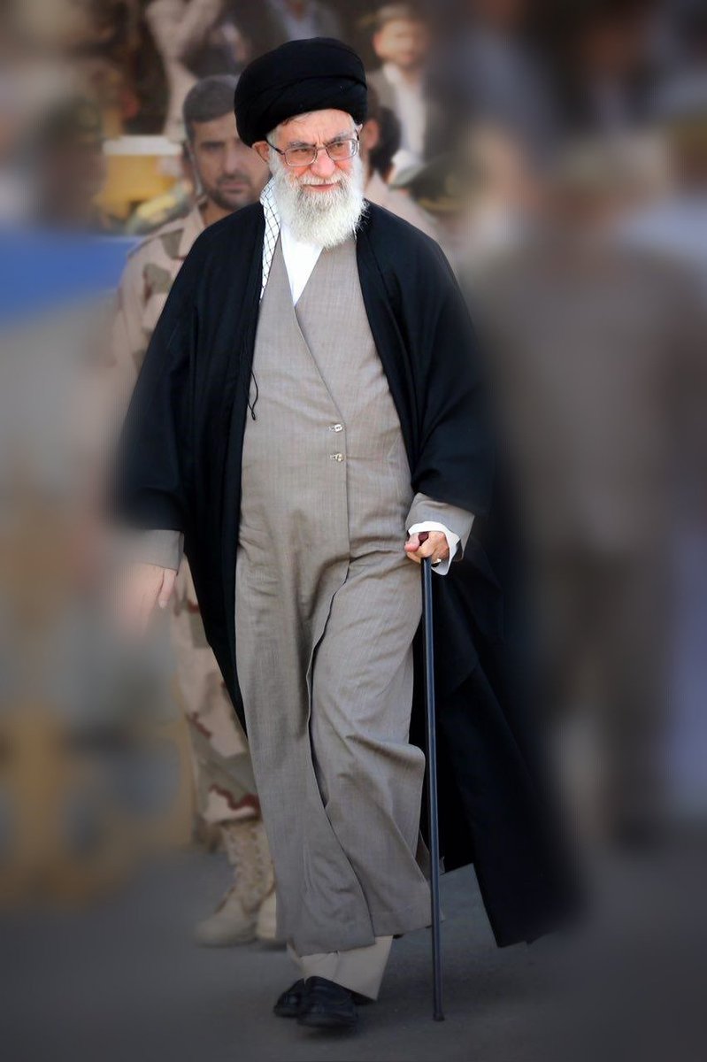agha_mohamad1_'s tweet photo. ایشون کی هستن که عکسش همش میاد تو تایملاین... https://t.co/8nNlfLkT37