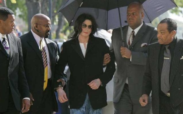 Después de investigar de cerca a Michael Jackson durante más de 10 años, el FBI no encontró absolutamente nada que sugiriera que Jackson fuera culpable de abuso de menores.