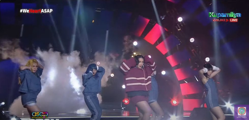 ABSCBNNews's tweet photo. Majestic Momma 🔥

Preggy man, hindi pa rin nagpatalo sa pag-indak ang reyna ng "ASAP Natin 'To" dance floor na si Maja Salvador.

Nagbabalik ASAP-stage si Salvador kasabay ni Enrique Gil ngayong Linggo, Peb. 11.

📷: Kapamilya Online Live/ YouTube 

Basahin: https://t.co/zqfN96baan