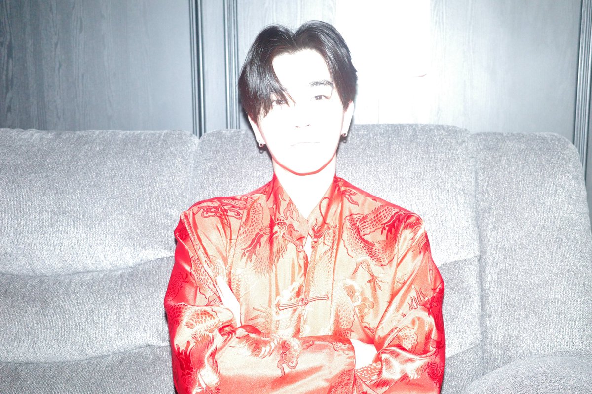 春风送暖入屠苏，新年到来喜气足。祝你春节快乐，阖家欢乐，万事如意🧧🫶🏻🖤